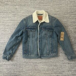 Levi's Classic Blue Denim Sherpa Jacket. Men’s Small, medium wash. NWT